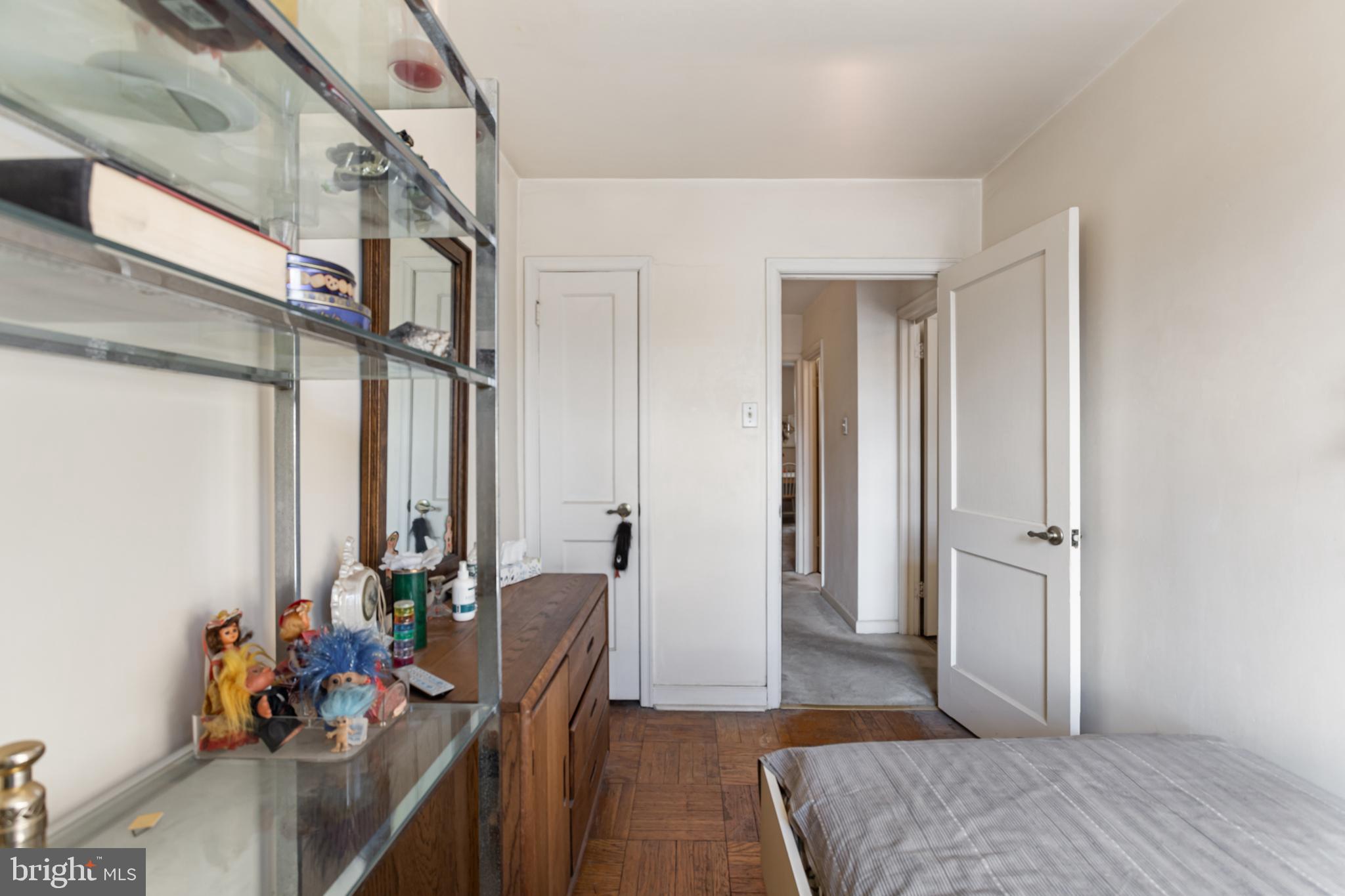 OXFORD CIRCLE - Residential