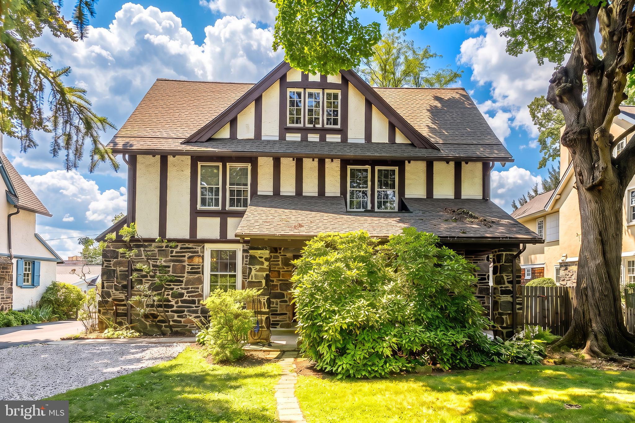282 HATHAWAY LANE