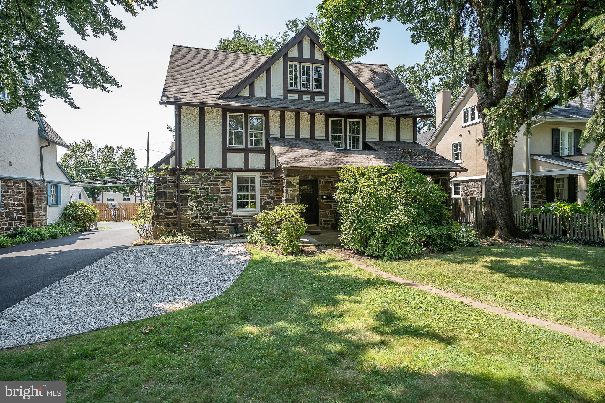 282 HATHAWAY LANE