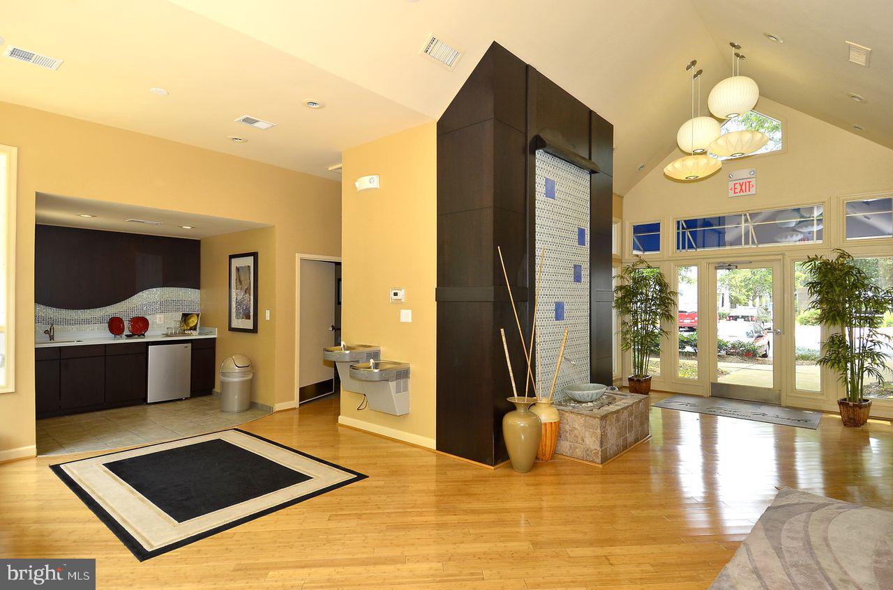 FOUR WINDS AT OAKTON - Residential