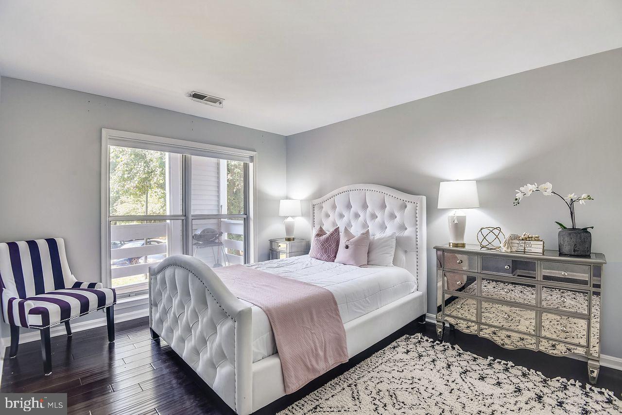 FOUR WINDS AT OAKTON - Residential