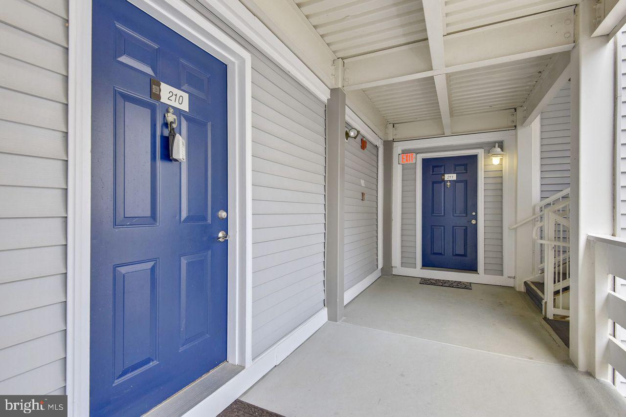 FOUR WINDS AT OAKTON - Residential