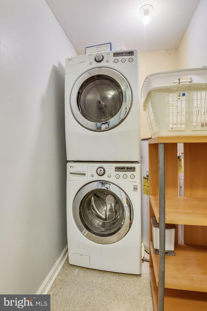 FOUR WINDS AT OAKTON - Residential