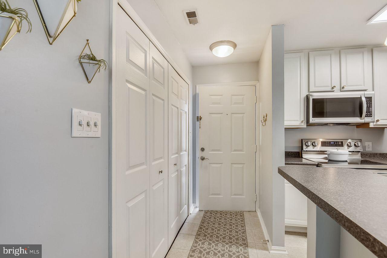 FOUR WINDS AT OAKTON - Residential