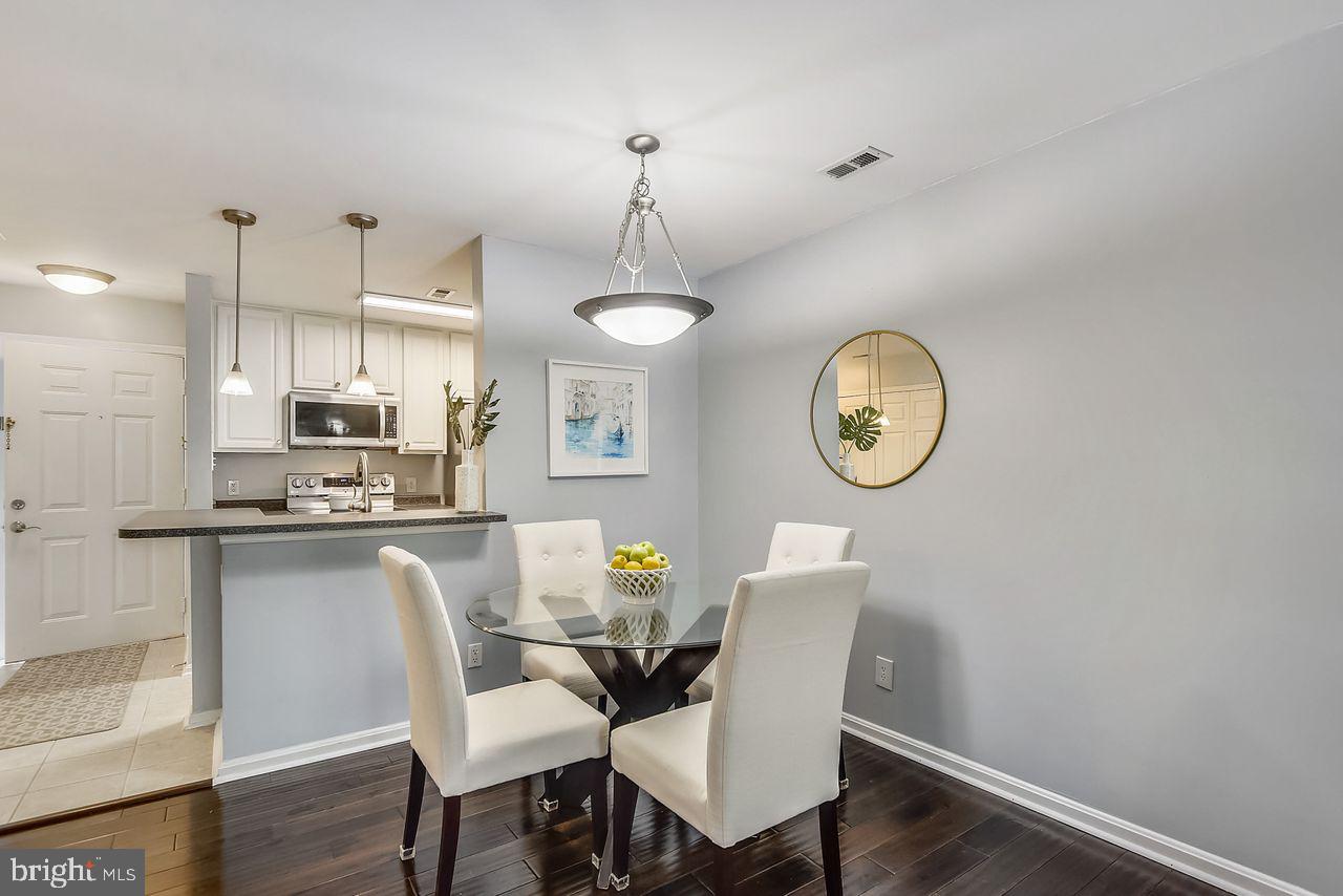 FOUR WINDS AT OAKTON - Residential