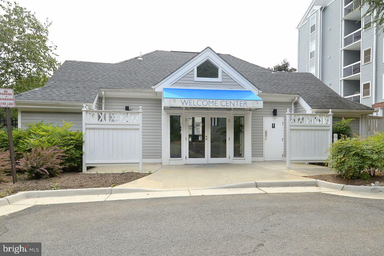 FOUR WINDS AT OAKTON - Residential