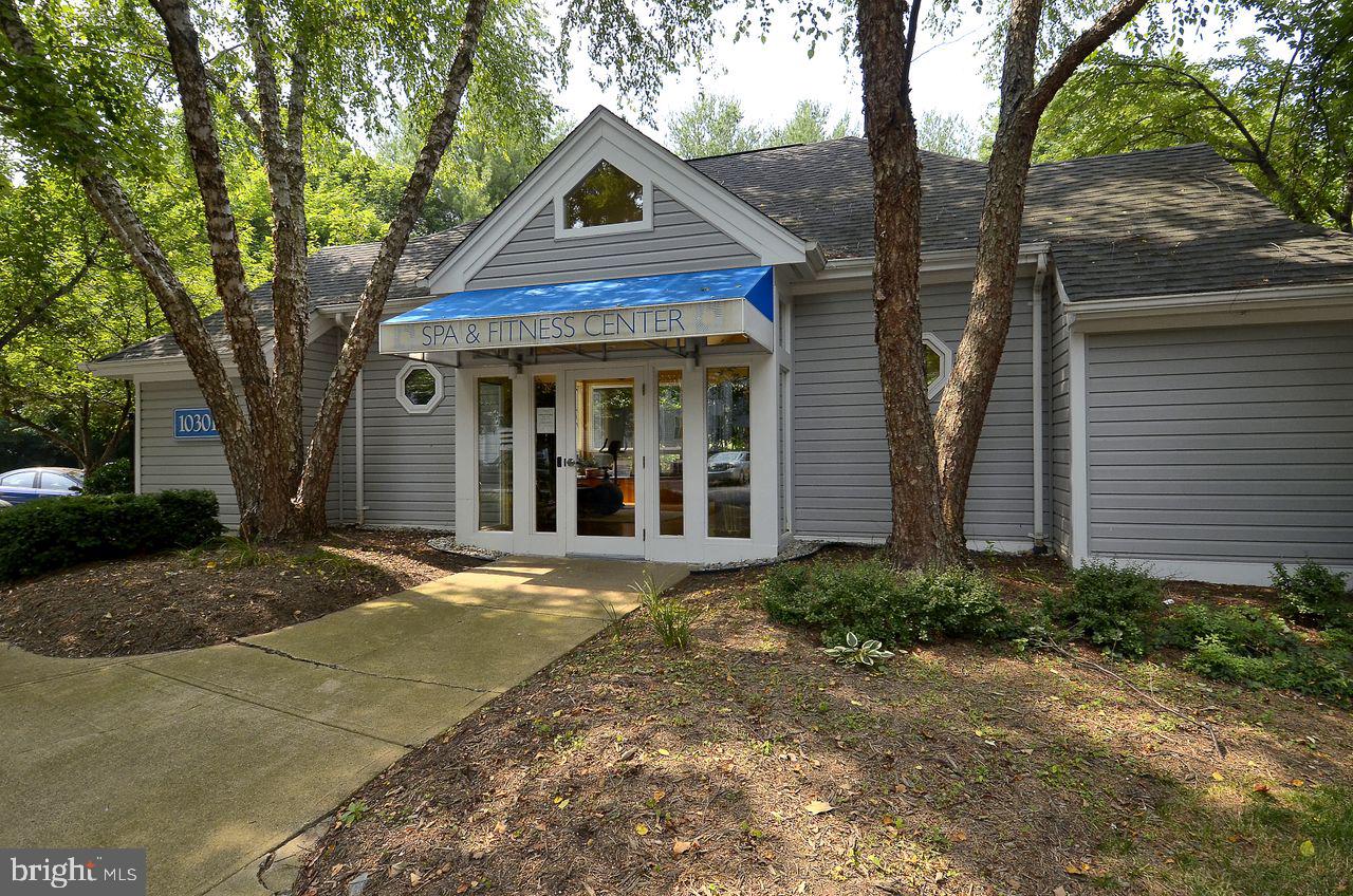 FOUR WINDS AT OAKTON - Residential