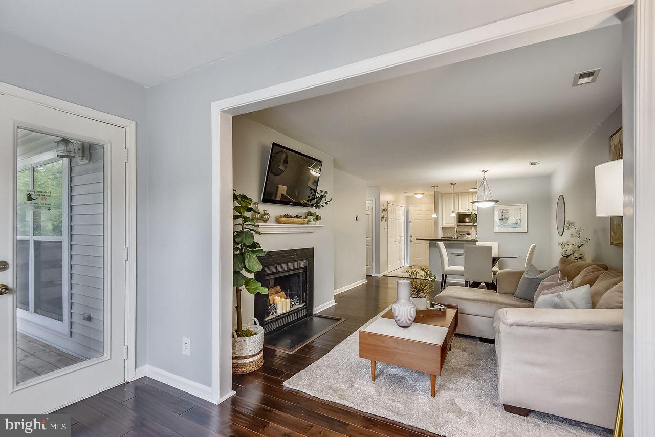 FOUR WINDS AT OAKTON - Residential