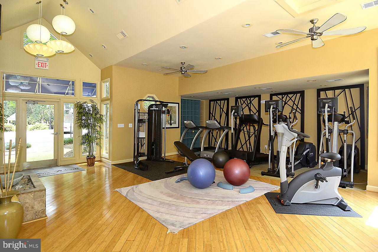 FOUR WINDS AT OAKTON - Residential