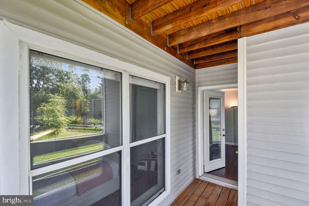 FOUR WINDS AT OAKTON - Residential