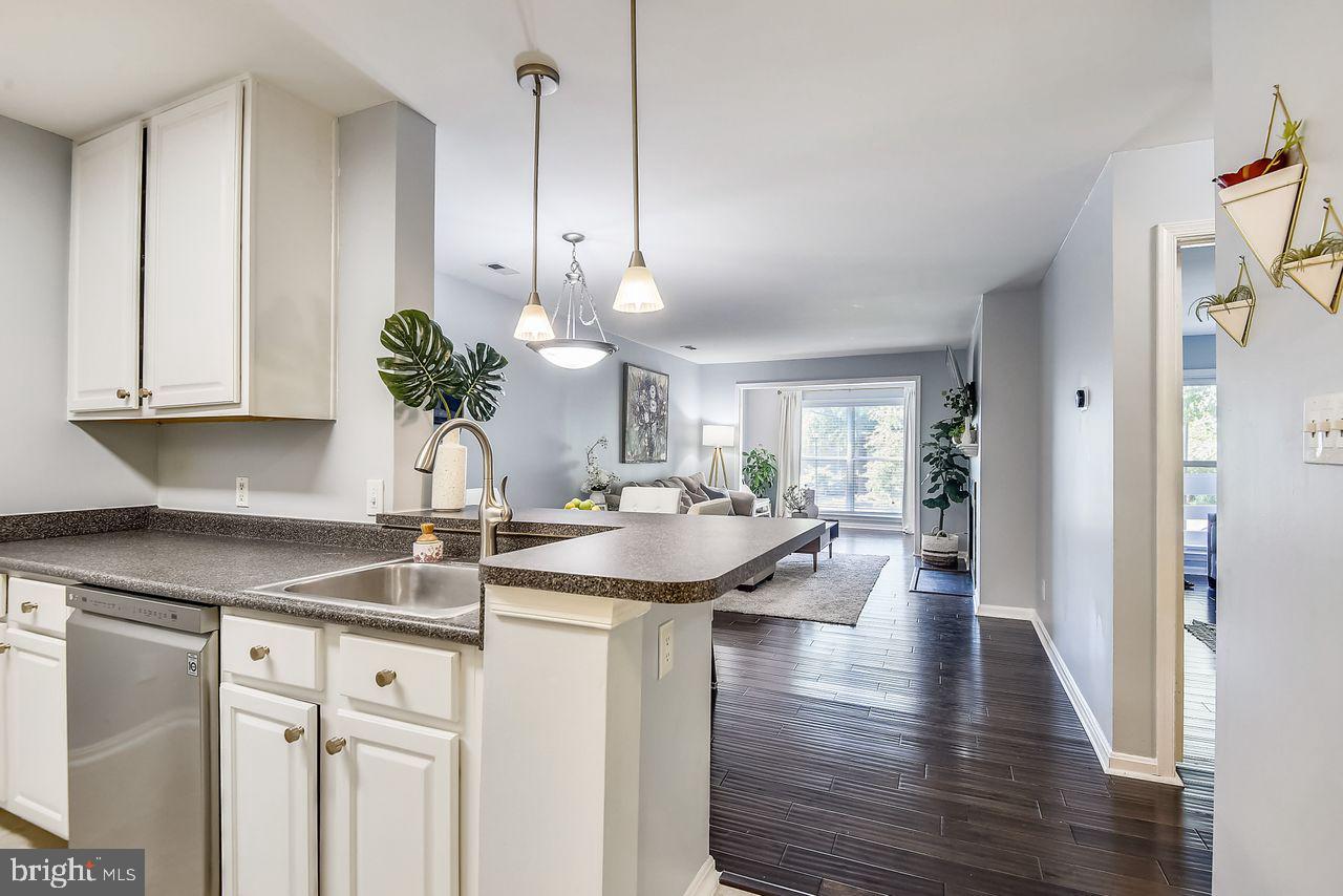 FOUR WINDS AT OAKTON - Residential