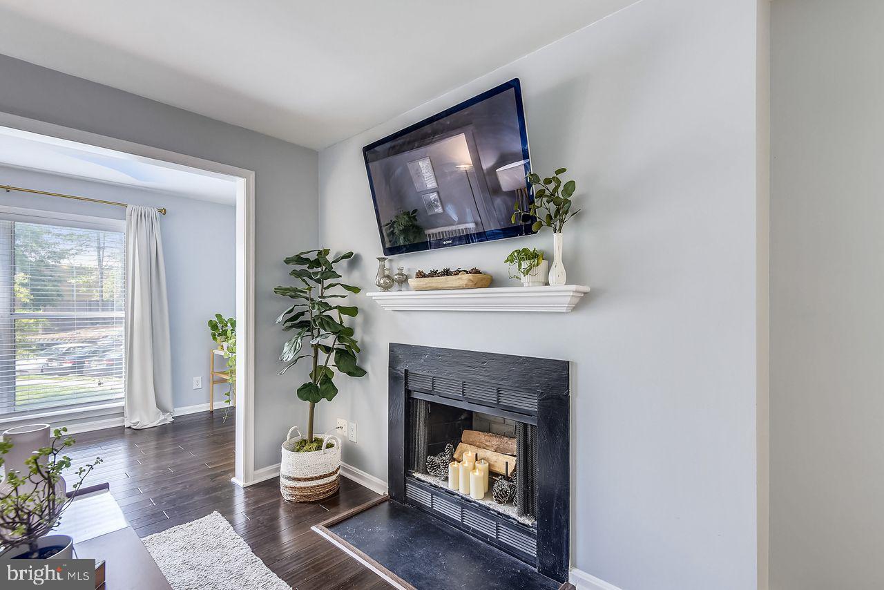 FOUR WINDS AT OAKTON - Residential