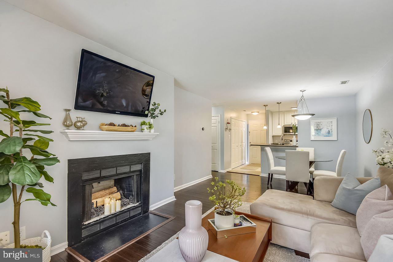 FOUR WINDS AT OAKTON - Residential