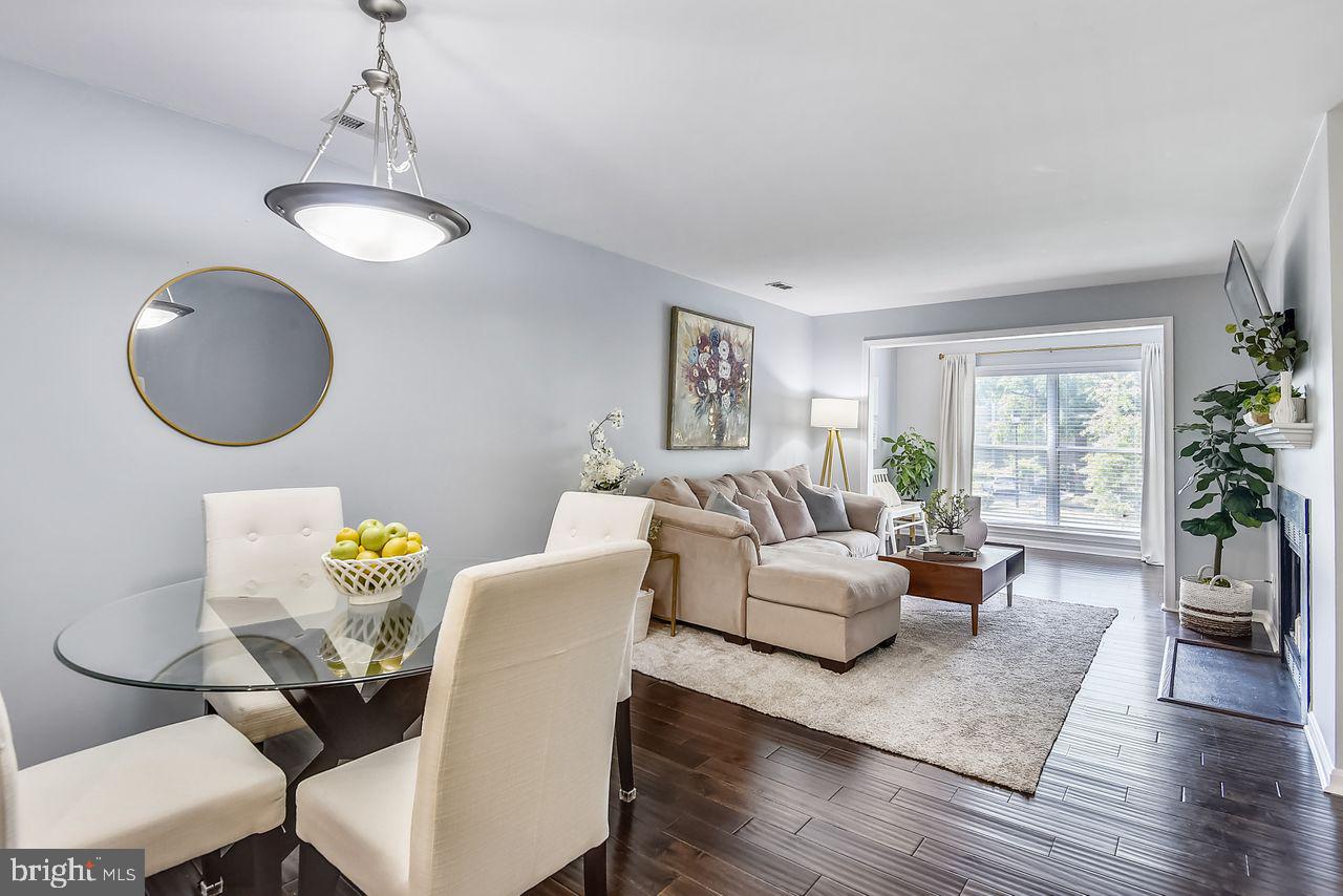 FOUR WINDS AT OAKTON - Residential