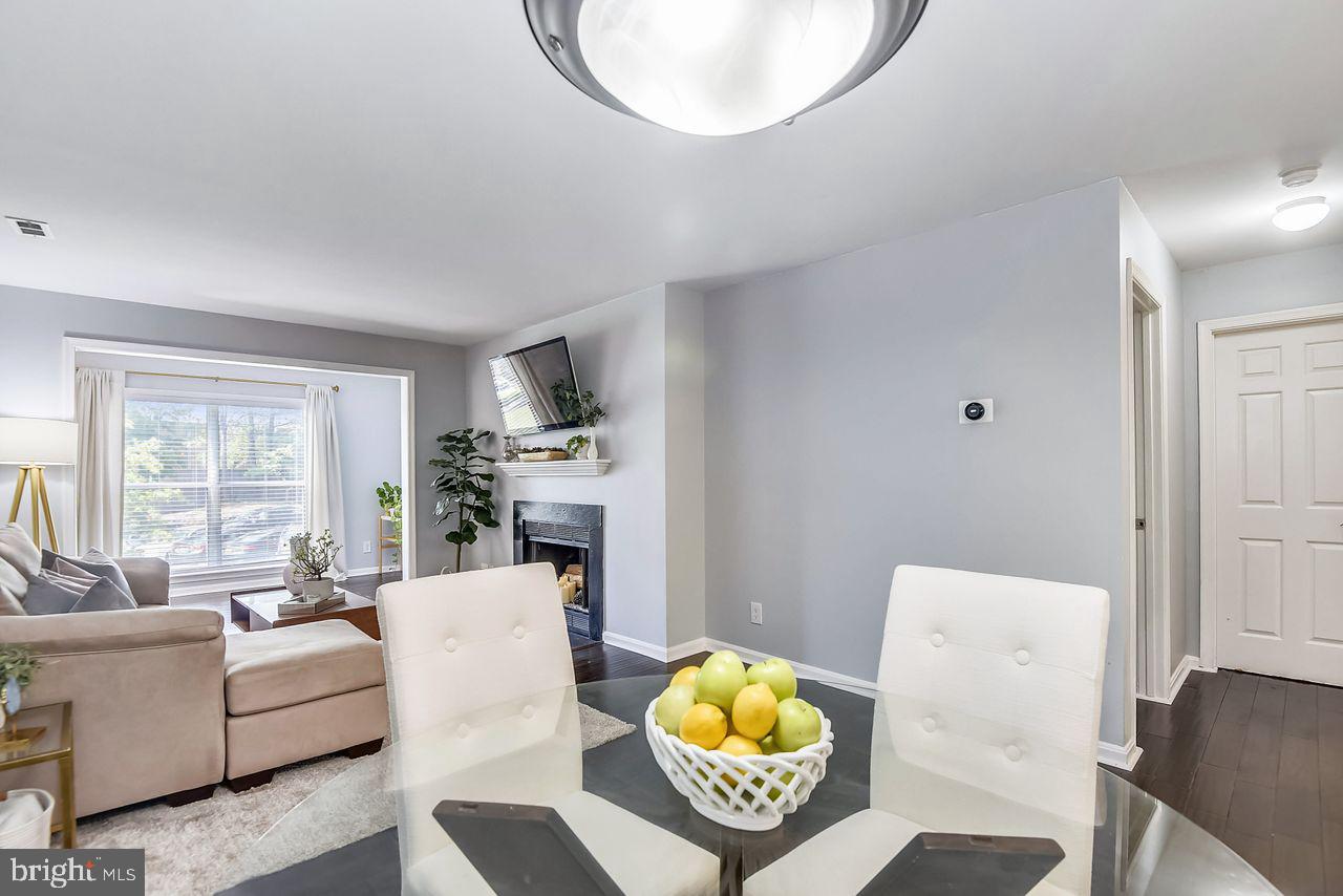 FOUR WINDS AT OAKTON - Residential