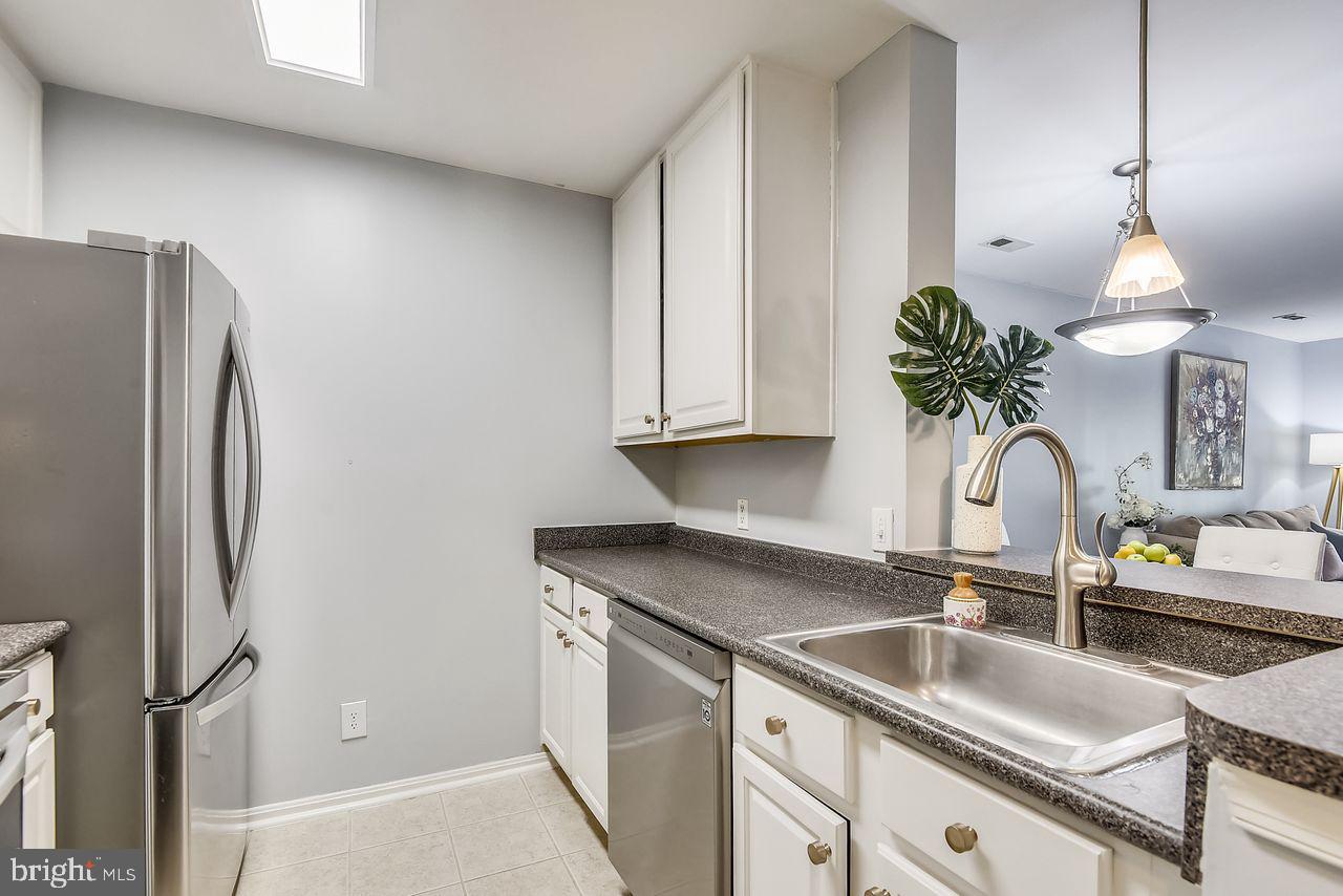 FOUR WINDS AT OAKTON - Residential