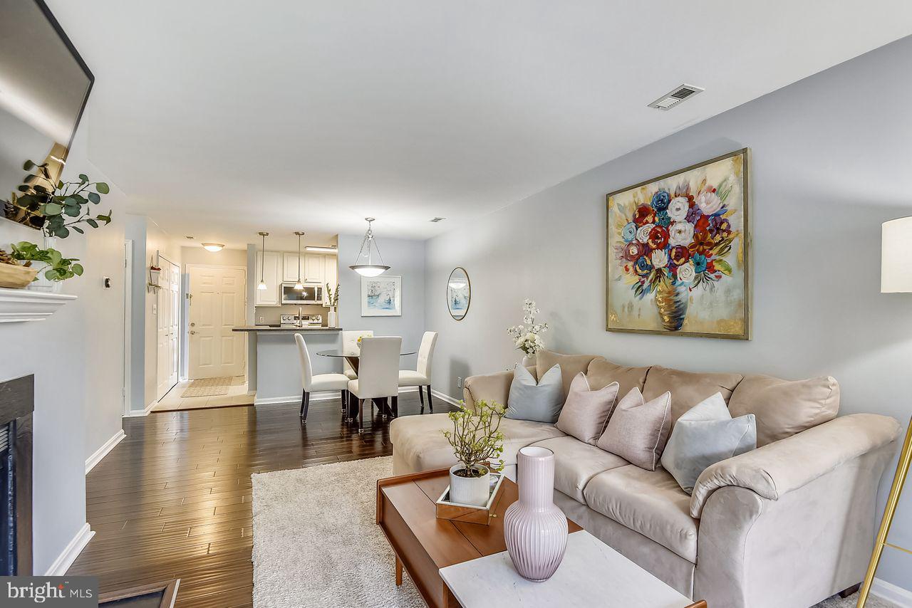 FOUR WINDS AT OAKTON - Residential