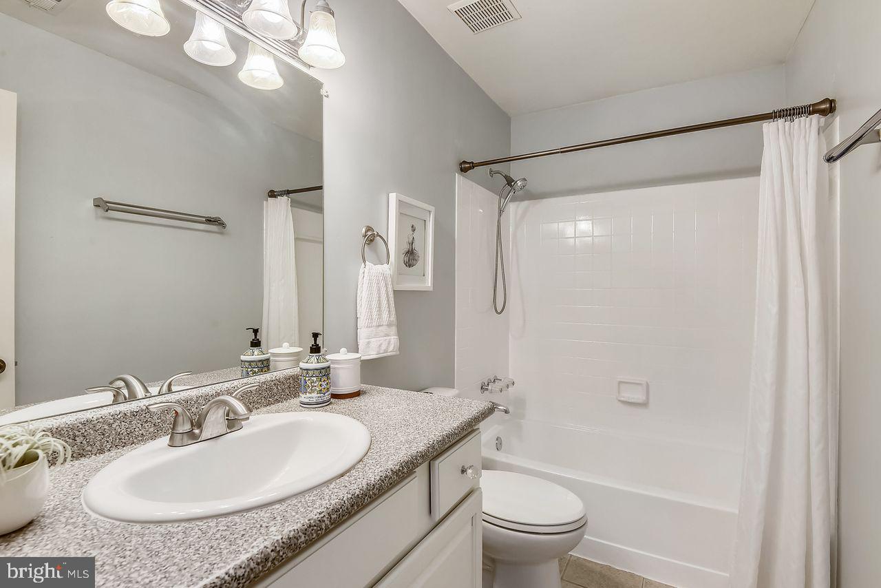 FOUR WINDS AT OAKTON - Residential