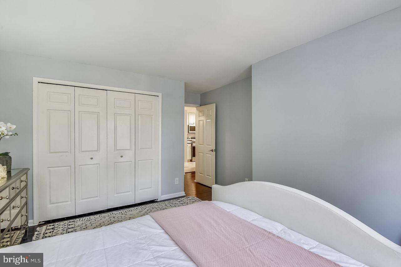 FOUR WINDS AT OAKTON - Residential