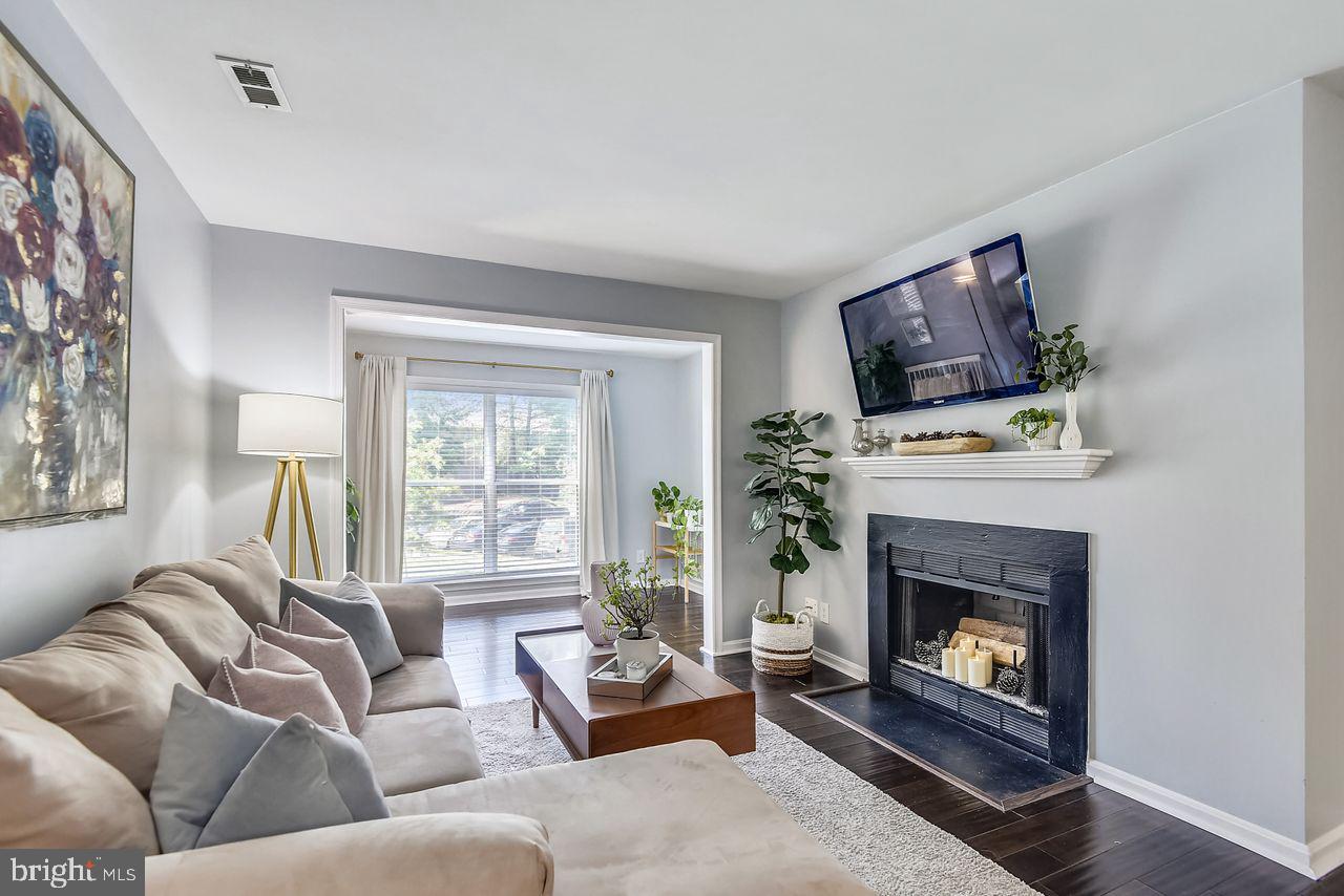 FOUR WINDS AT OAKTON - Residential