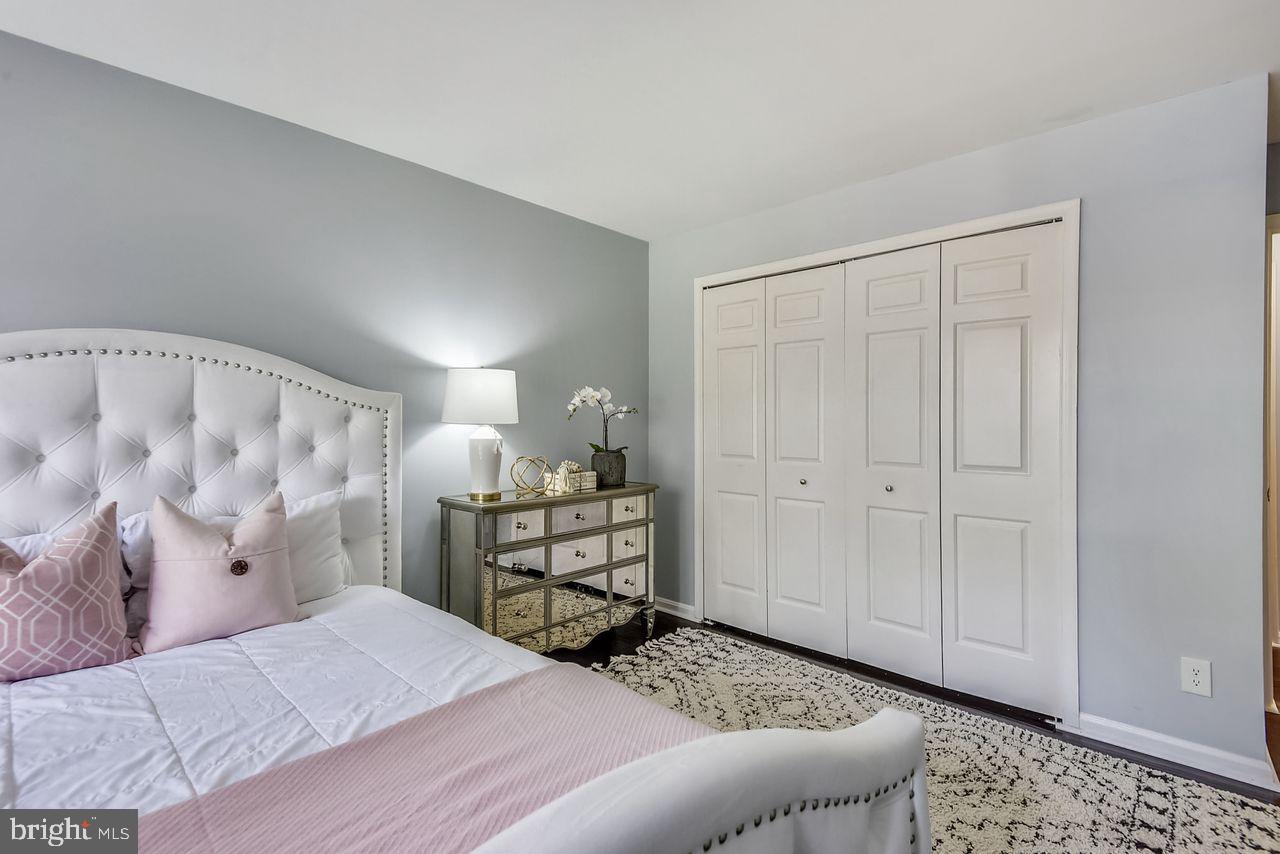 FOUR WINDS AT OAKTON - Residential