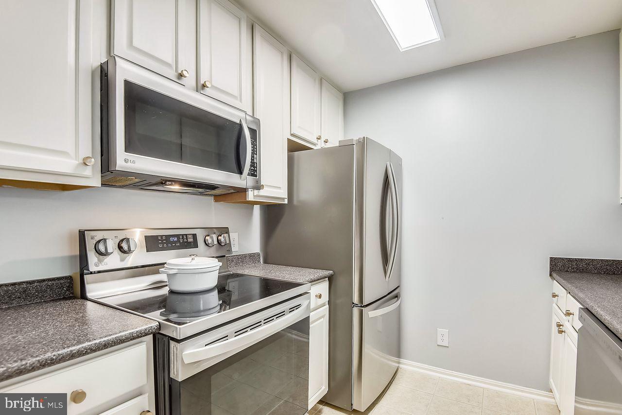 FOUR WINDS AT OAKTON - Residential