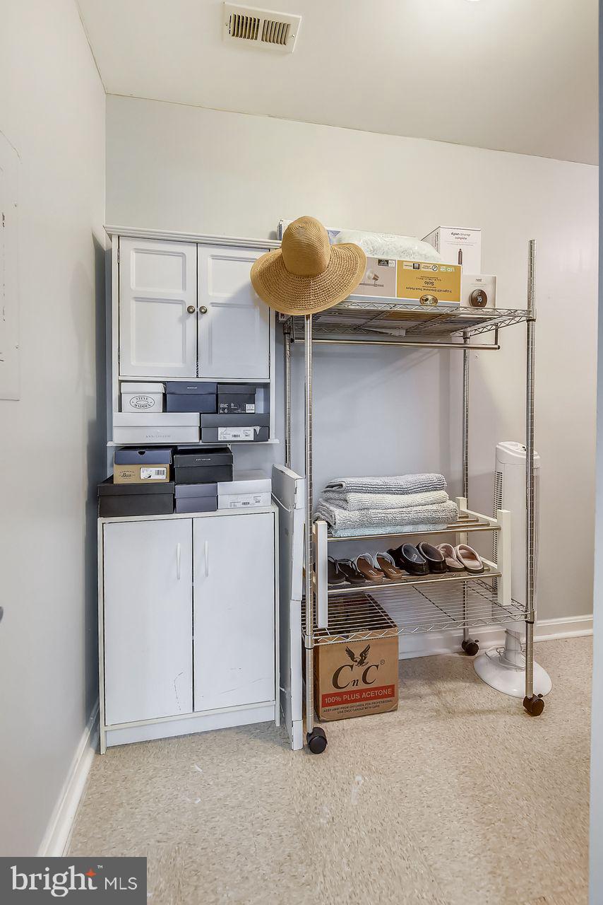 FOUR WINDS AT OAKTON - Residential