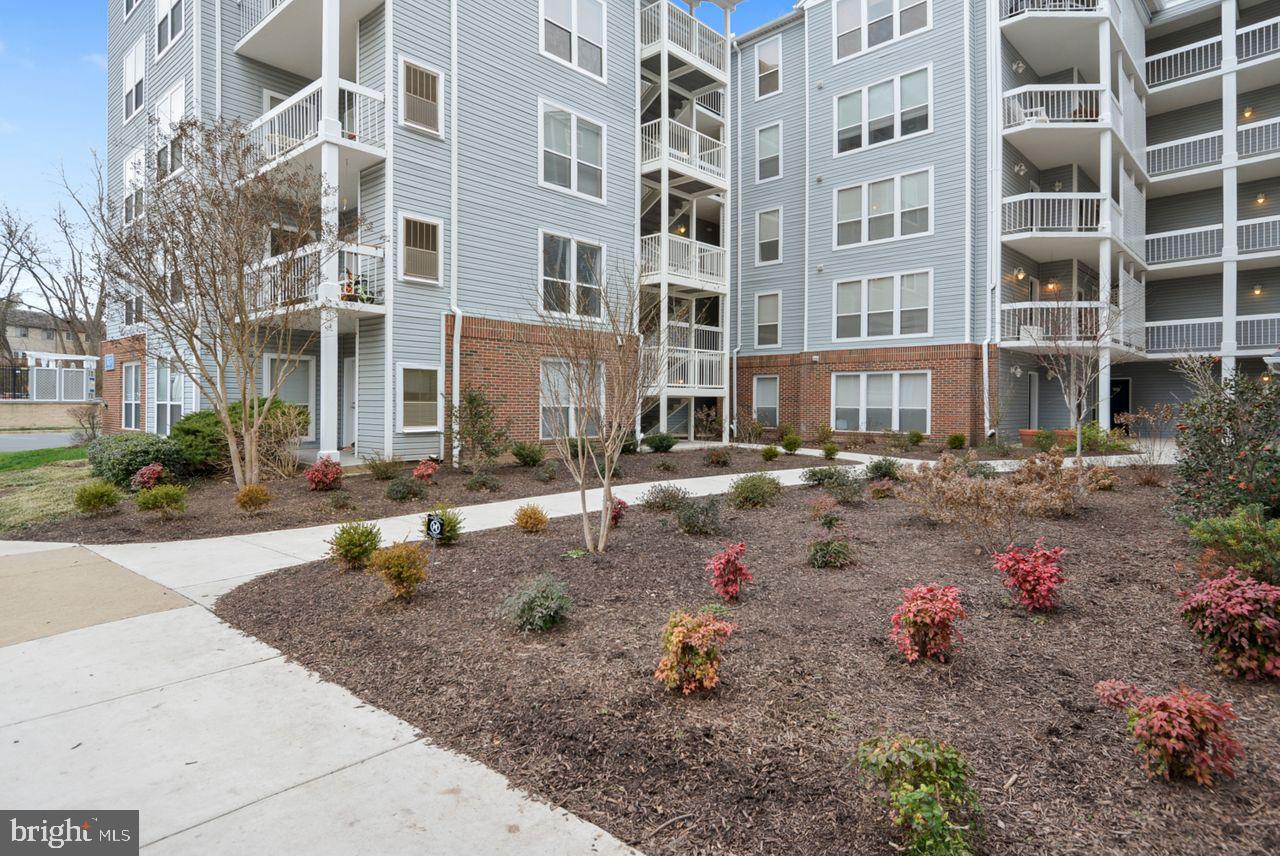 FOUR WINDS AT OAKTON - Residential