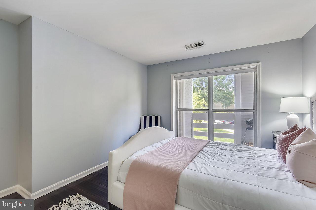 FOUR WINDS AT OAKTON - Residential