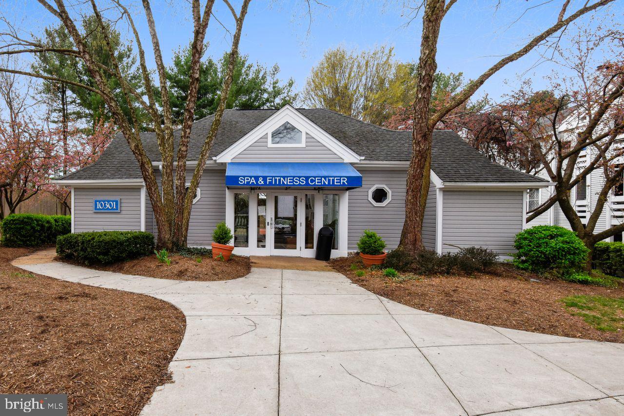 FOUR WINDS AT OAKTON - Residential