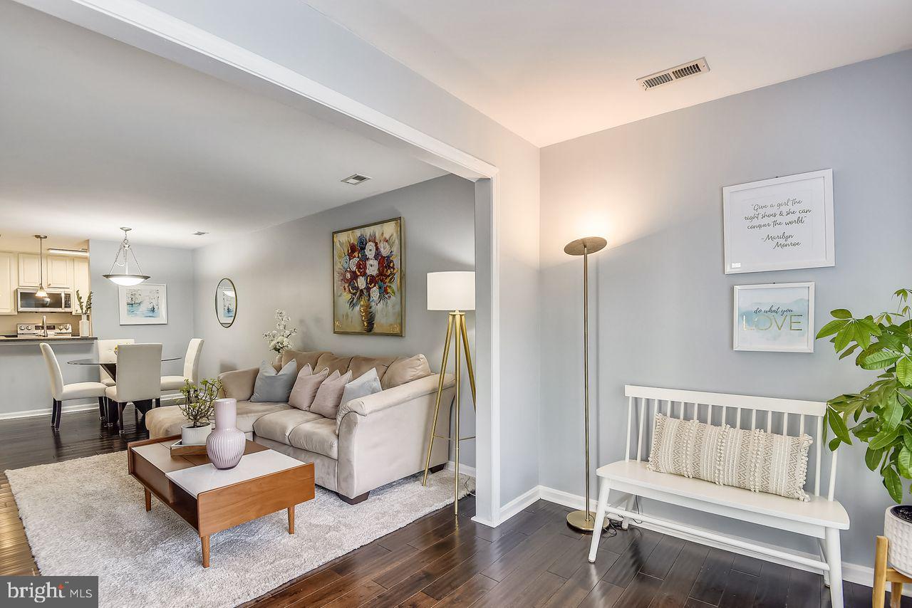 FOUR WINDS AT OAKTON - Residential