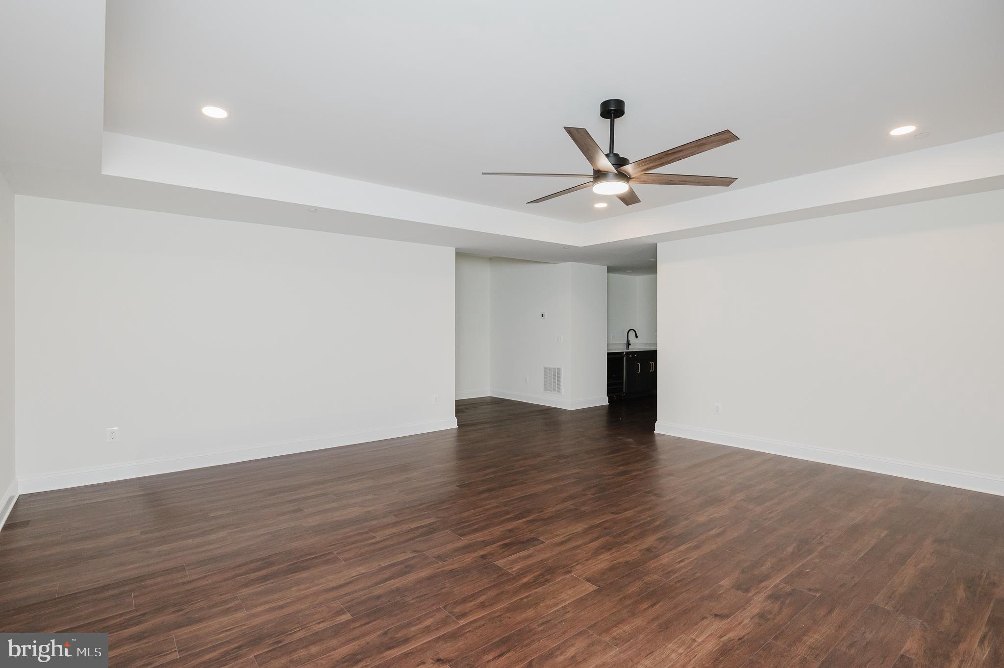 TALL OAKS MANOR - Residential