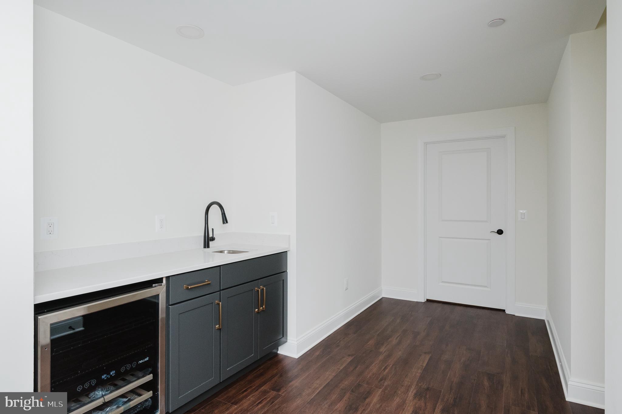 TALL OAKS MANOR - Residential