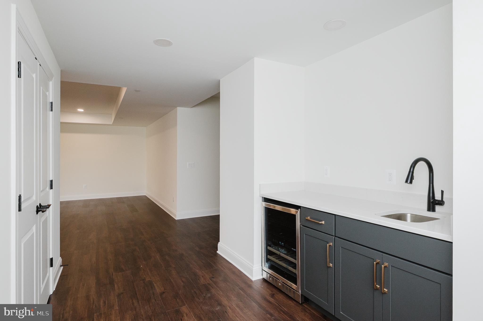 TALL OAKS MANOR - Residential