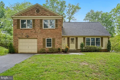 10620 Seneca Ridge Drive, Gaithersburg, MD MLS: MDMC2180512