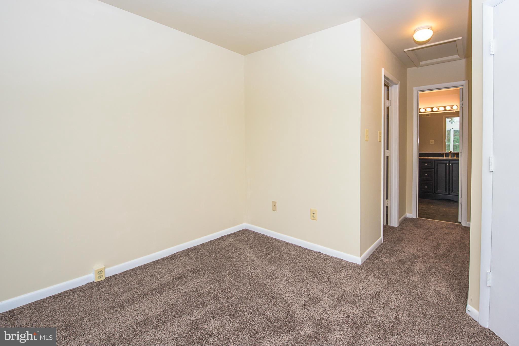 ASHBURN VILLAGE - Residential Lease