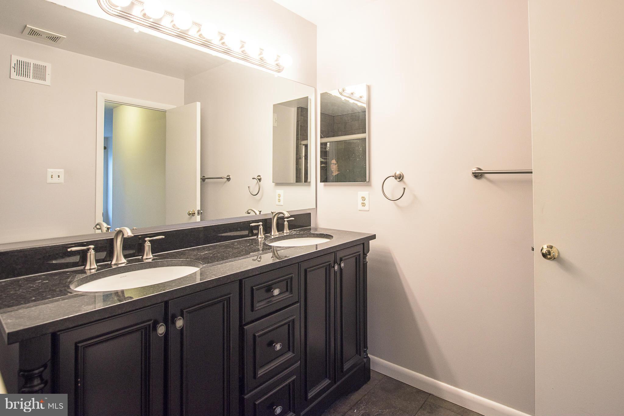 ASHBURN VILLAGE - Residential Lease