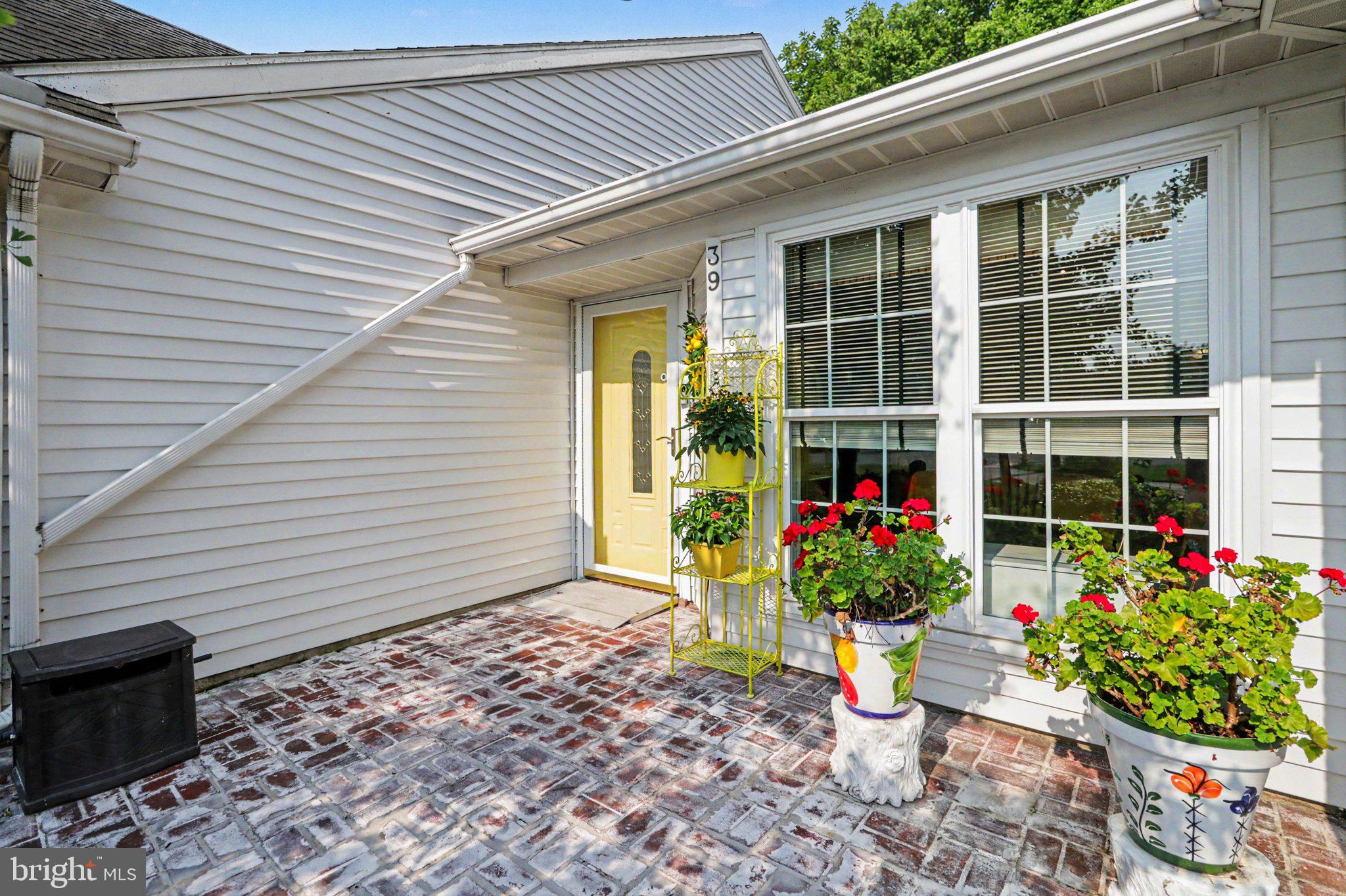 39 GREENSPRING DRIVE