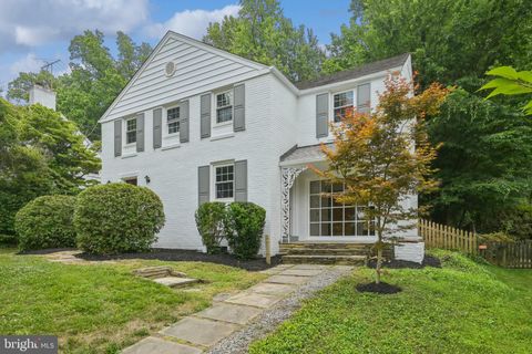 Photo of 6110 WELBORN DR, BETHESDA, MD 20816 (MLS # MDMC2095806)