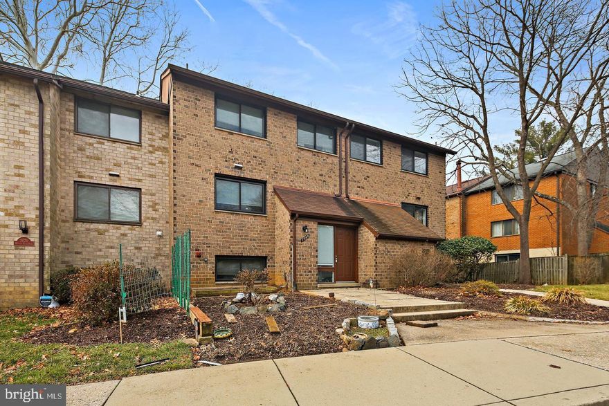 Ready to move in !! Beautiful three level town home in quite area .Spacious 4 BR 3 FULL & 1 HALF BA . Freshly painted .Spacious living room , Slider to deck . Lower level laundry. Close to the Owen Brown Village center , the library, lake. Easy access to all major routes.