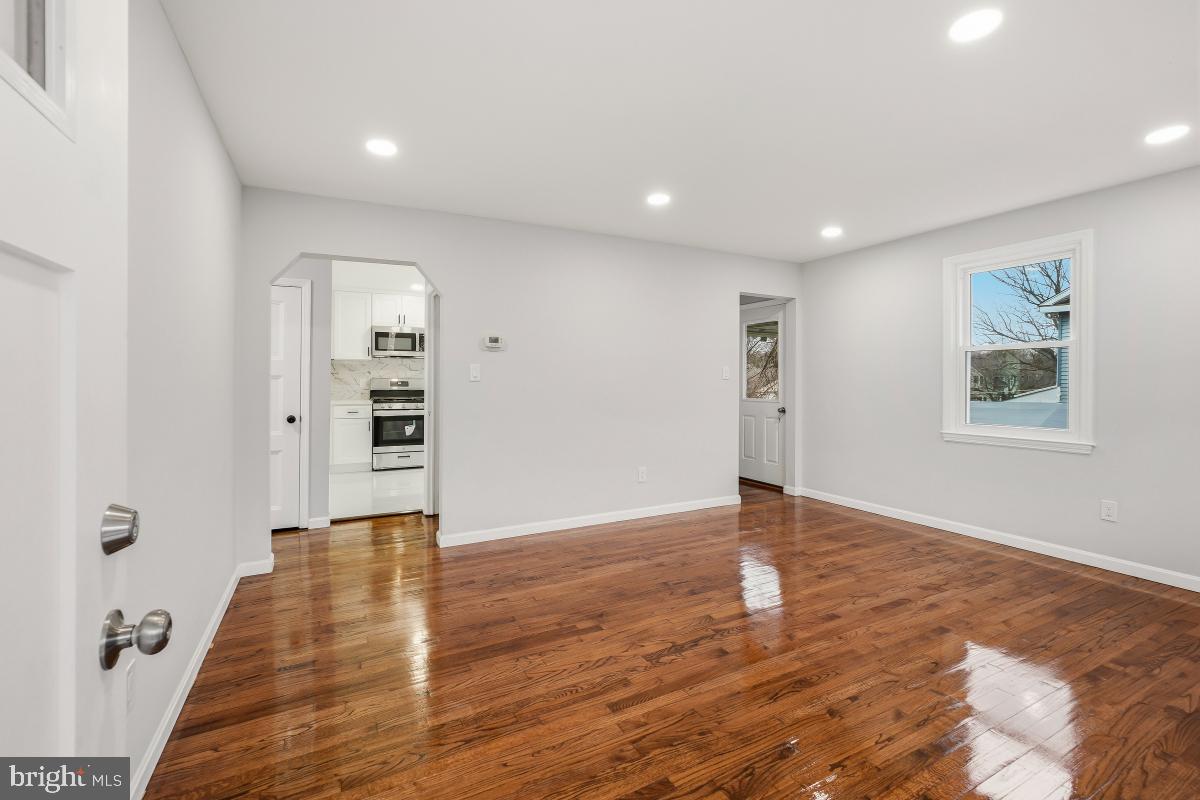 LANDSDOWNE - Residential