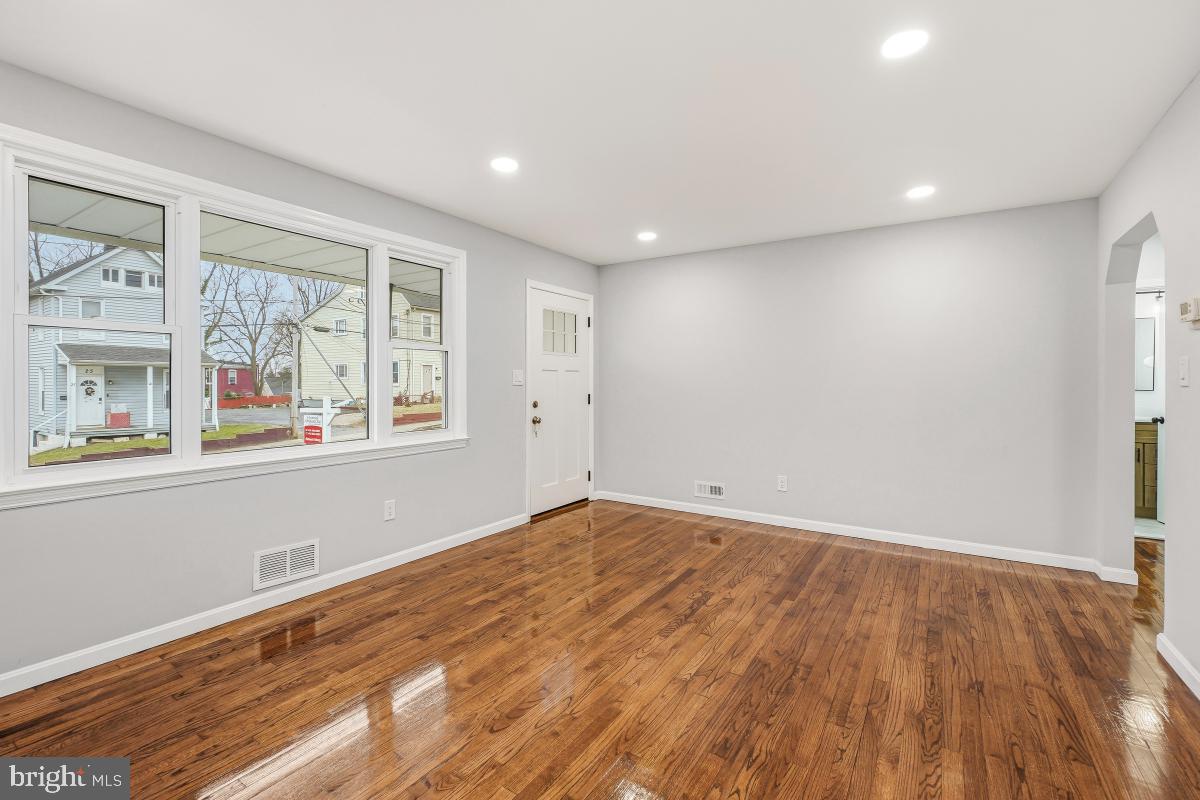 LANDSDOWNE - Residential