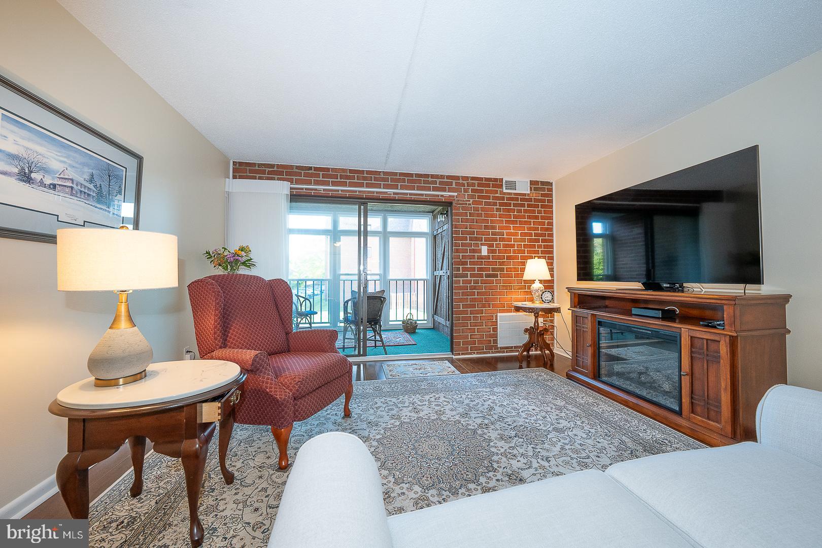 4700 LINDEN KNOLL 426