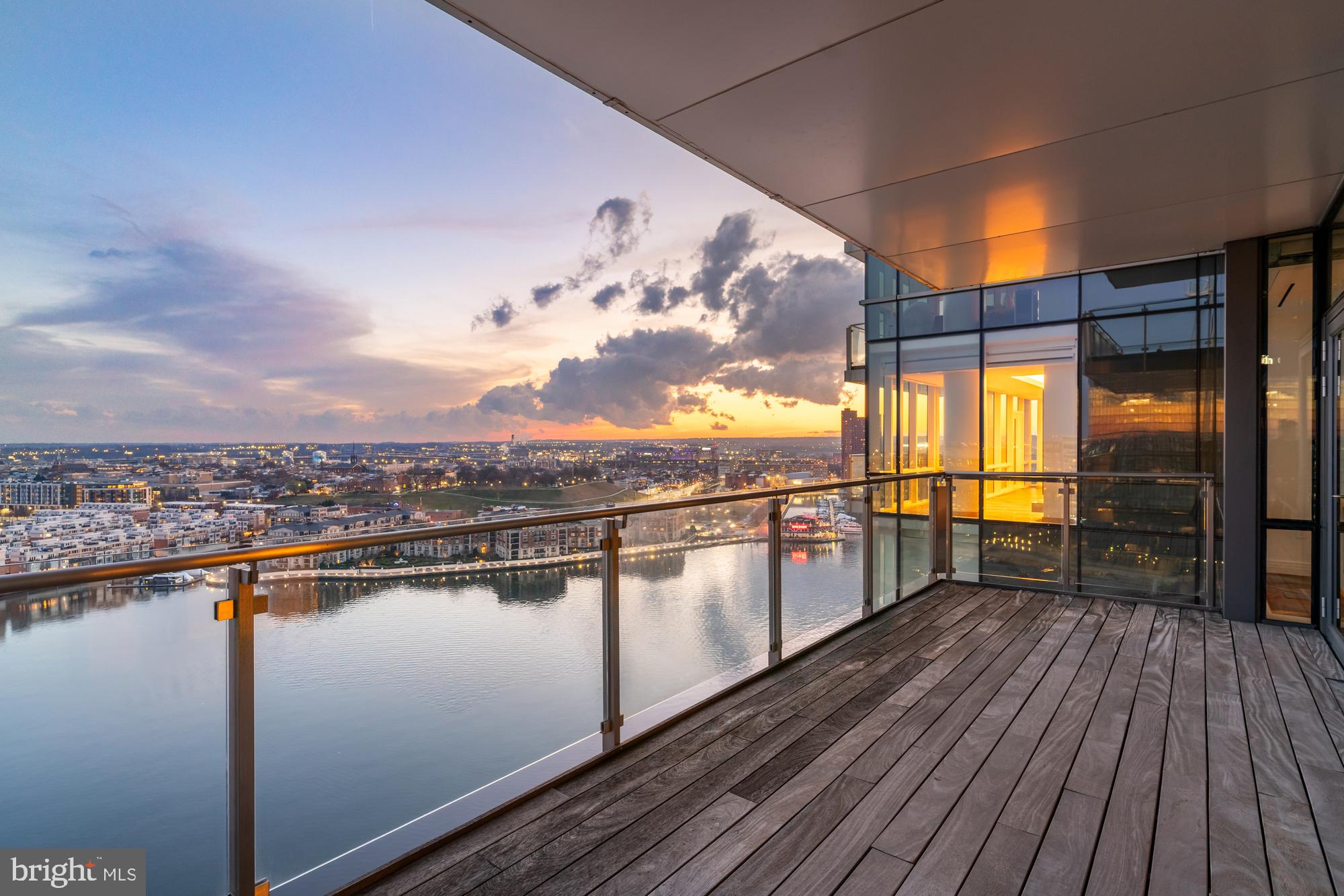 FOUR SEASONS PRIVATE RESIDENCES - Residential