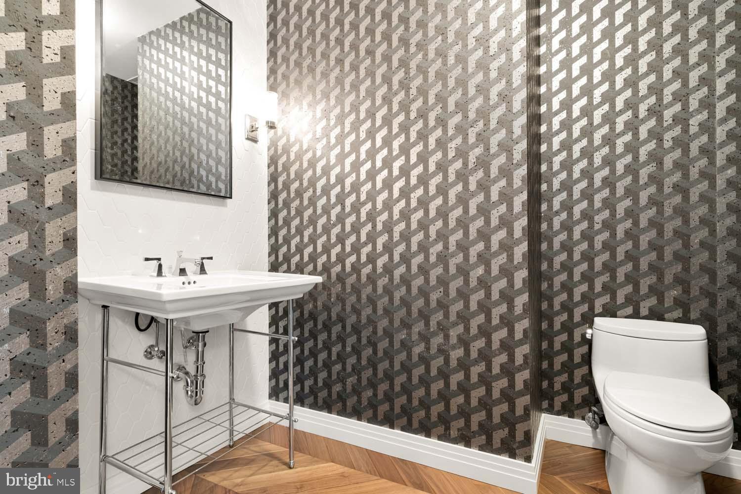 FOUR SEASONS PRIVATE RESIDENCES - Residential