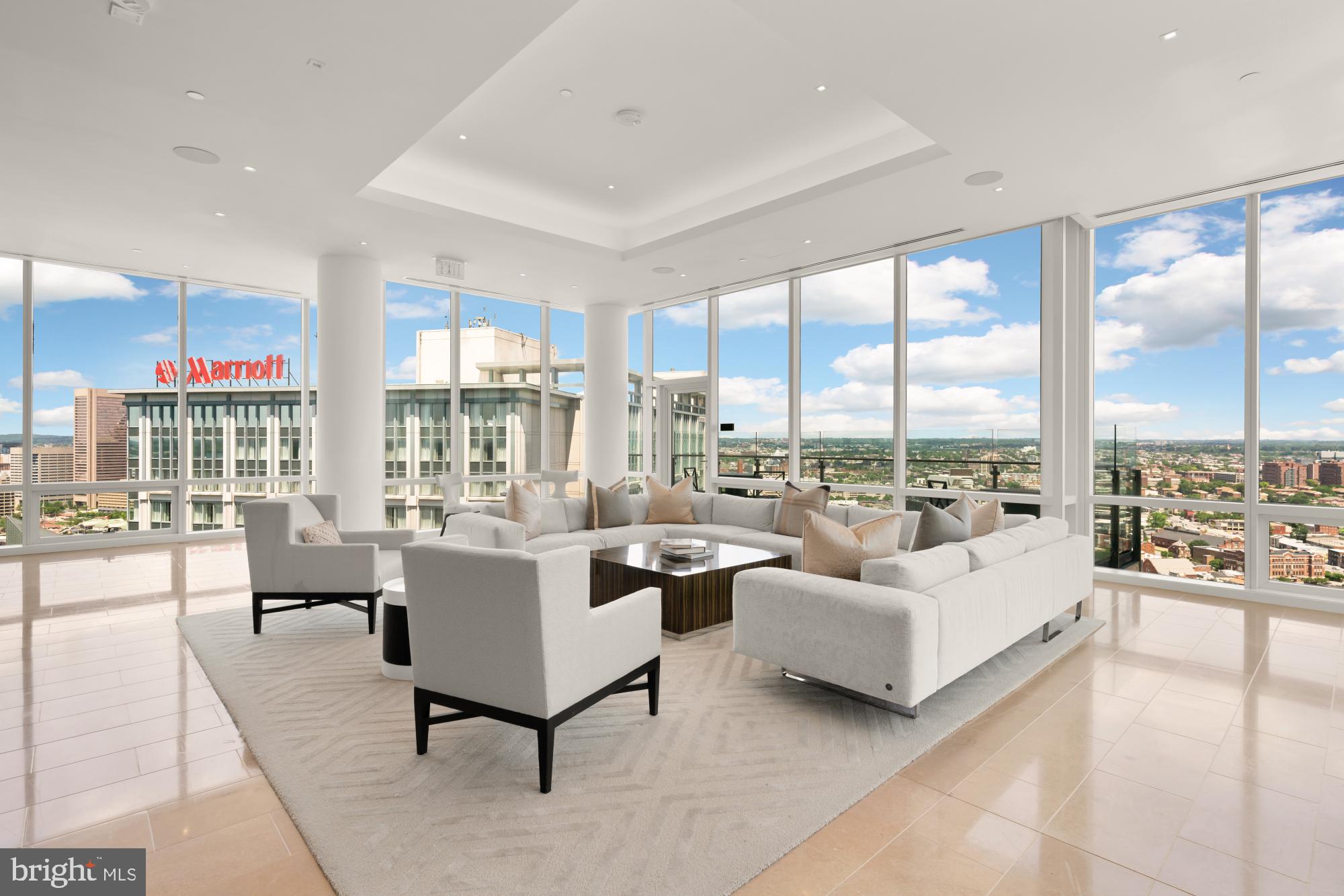 FOUR SEASONS PRIVATE RESIDENCES - Residential