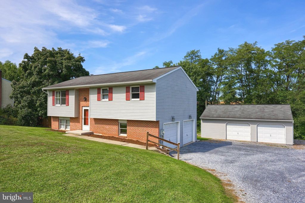 Photo of 930 FURNACE HILLS PIKE, LITITZ, PA 17543 (MLS # PALA2041170)