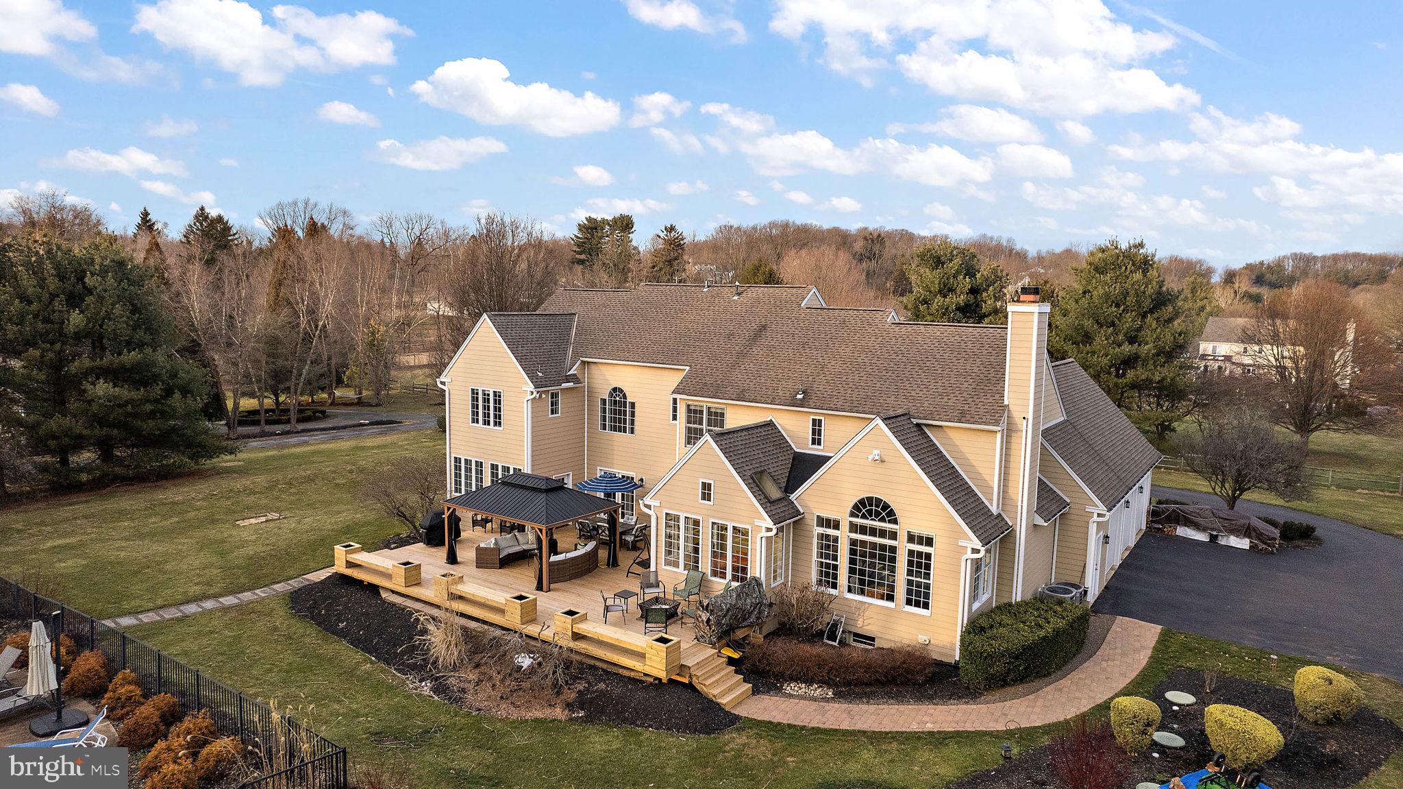 HORSESHOE FARM - Residential