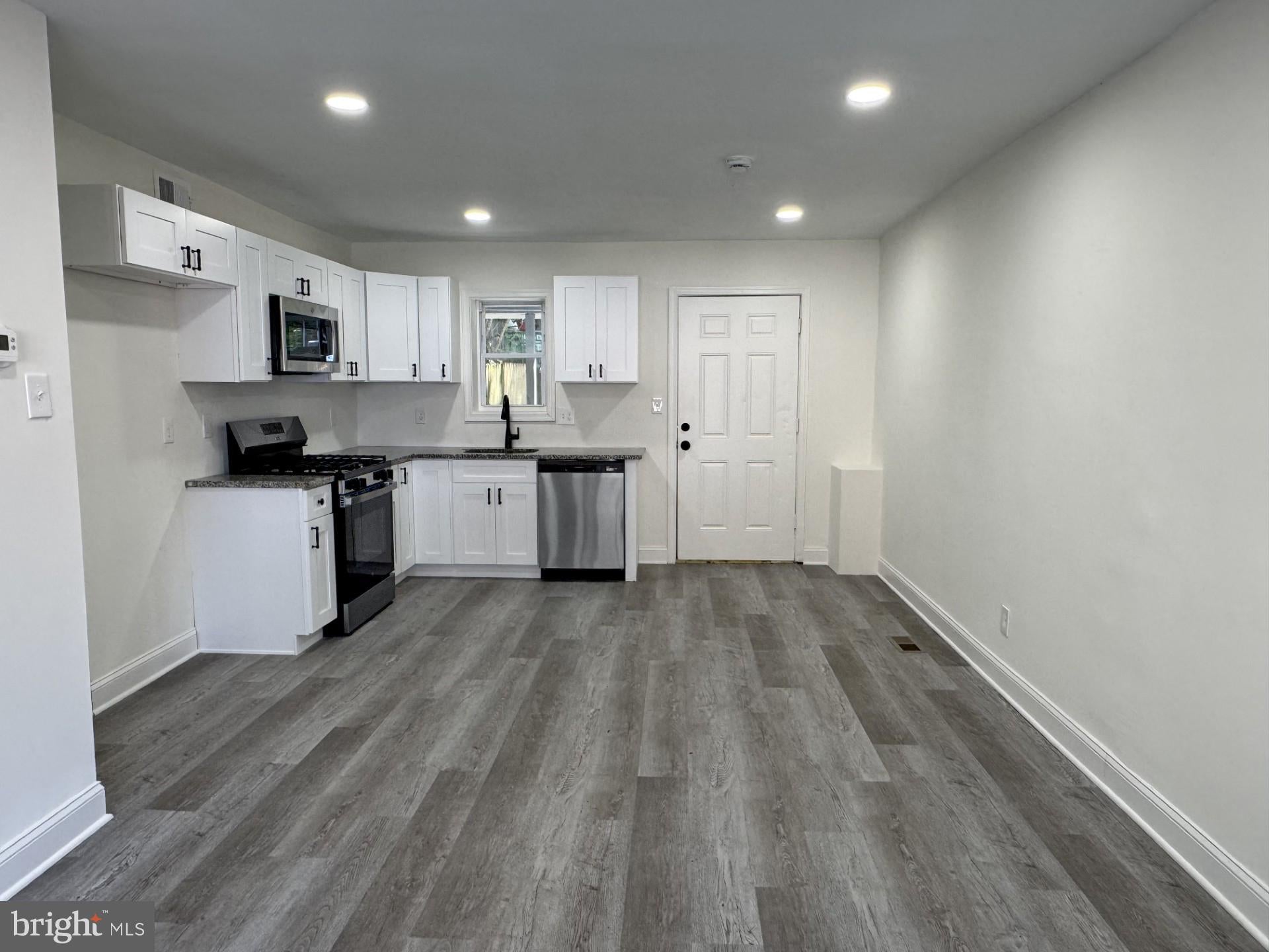 1313 DEXTER TERRACE SE