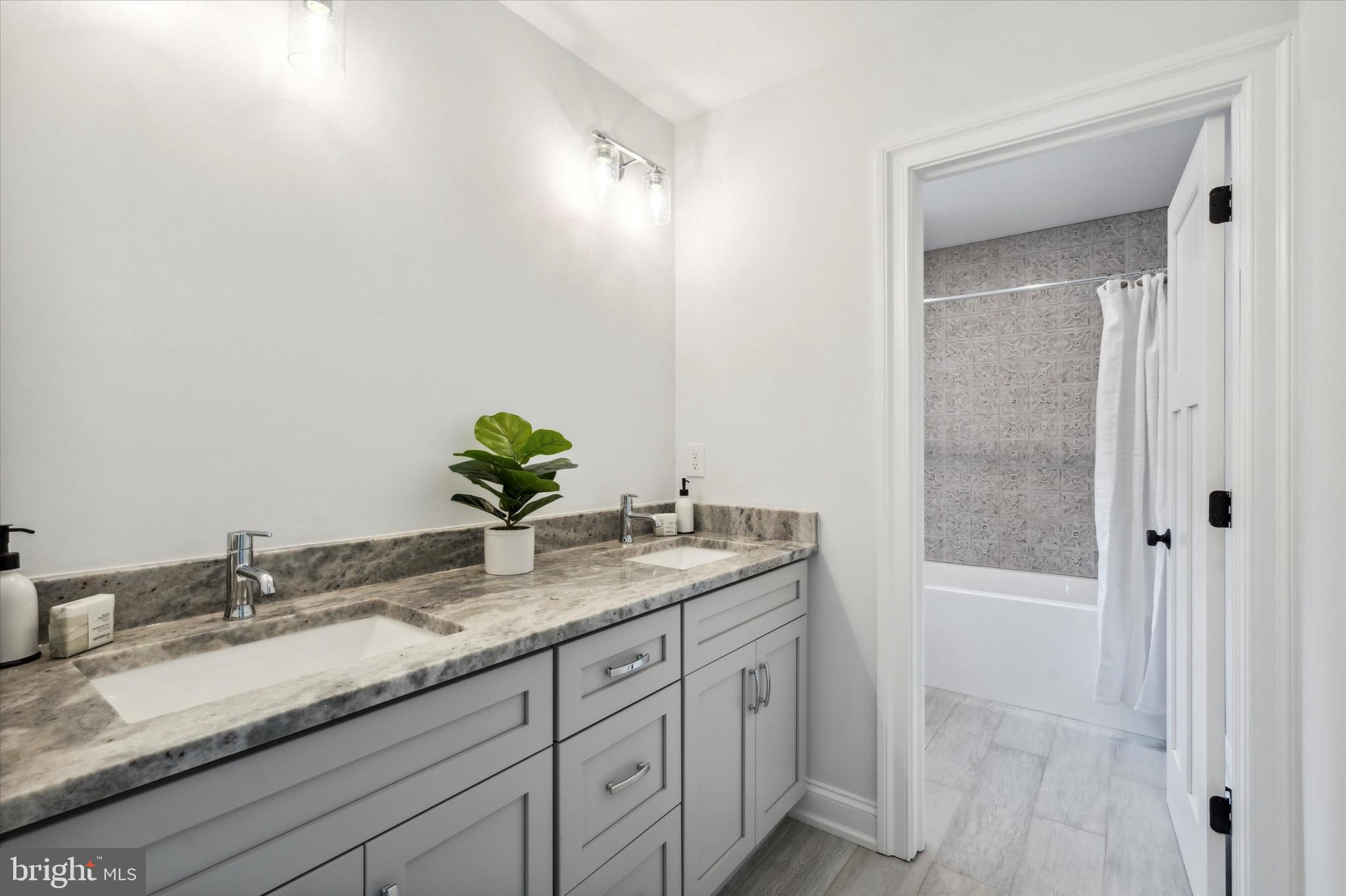 CANTERBURY WOODS - Residential